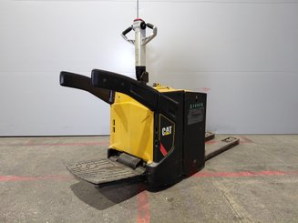 Porta-paletes eléctrico com condutor transportado Caterpillar NPV20N2 - 3