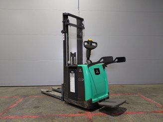 Levantador com plataforma dobrável Mitsubishi SBV12P