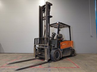 Empilhador de contrapeso 4 rodas Doosan B50X-7