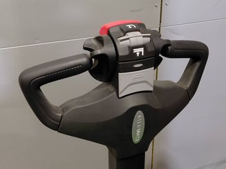 Stacker com condutor a pé Hangcha CDD16-XT1-SI