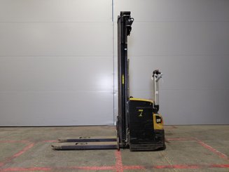 Stacker com condutor a pé Caterpillar NSP16N2