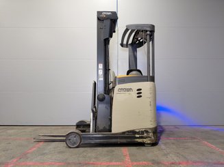 Empilhador retráctil Crown ESR 5260