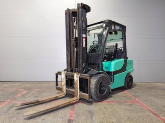 Empilhador de contrapeso 4 rodas Yale GLP35