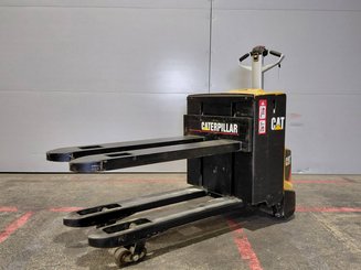 Porta-paletes eléctrico com condutor a pé Caterpillar NPP20N2E