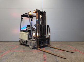 Empilhador de contrapeso 4 rodas Crown SCF6040-18 - 1