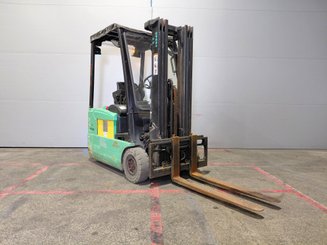 Empilhador de contrapeso 3 rodas Yale ERP16 ATF