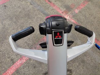 Porta-paletes eléctrico com condutor a pé Mitsubishi PBP16N2 - ACCOMPAGNANT