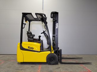 Carreta elevadora elétrica Yale ERP16VT SWB