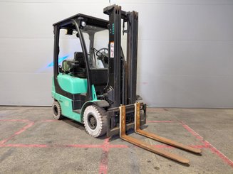 Empilhador de contrapeso 4 rodas Yale GLP20SX - 1