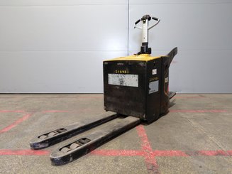 Porta-paletes eléctrico com condutor transportado Caterpillar NPV20N2