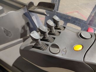 Empilhador retráctil Crown ESR 5260