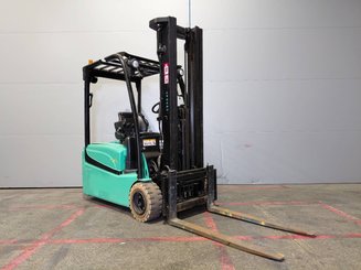 Empilhador de contrapeso 3 rodas Yale ERP16VTLWB - 1