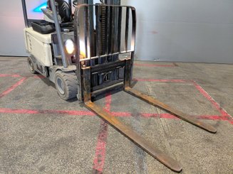 Empilhador de contrapeso 4 rodas Crown SCF6040-18 - 6