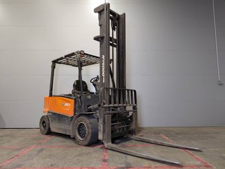 Empilhador de contrapeso 4 rodas Doosan B50X-7