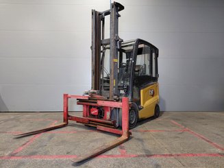 Empilhador de contrapeso 4 rodas Caterpillar EP30CN