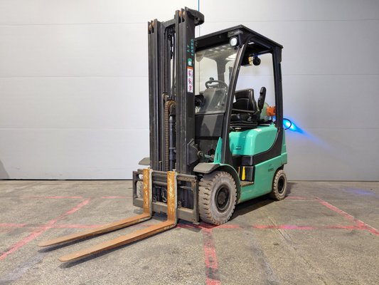 Empilhador de contrapeso 4 rodas Yale GLP20SX - 1