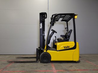 Carreta elevadora elétrica Yale ERP16VT SWB