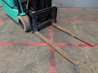 Empilhador de contrapeso 3 rodas Yale ERP16VTLWB - 6
