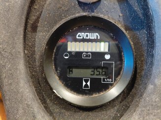 Stacker com condutor a pé Crown WF3000 1.2 - 9