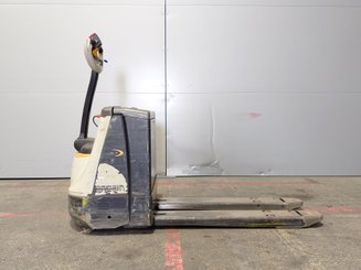 Porta-paletes eléctrico com condutor a pé Crown WP3020-2.0 - 4