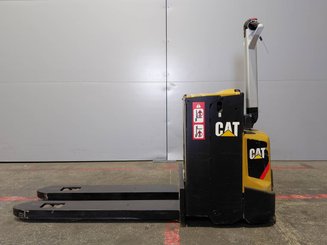 Porta-paletes eléctrico com condutor a pé Caterpillar NPP20N2E