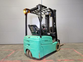 Empilhador de contrapeso 3 rodas Yale ERP15VTSWB - 3