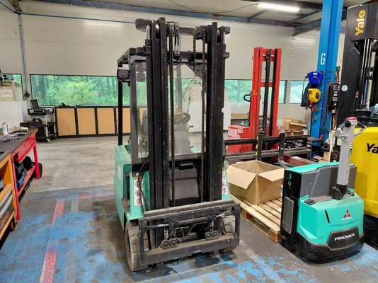 Empilhador de contrapeso 4 rodas Yale ERP16RCF - 1