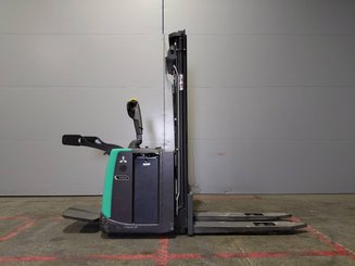 Levantador com plataforma dobrável Mitsubishi SBV12P