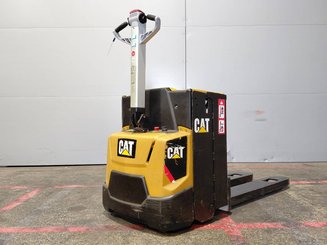 Porta-paletes eléctrico com condutor a pé Caterpillar NPP20N2E