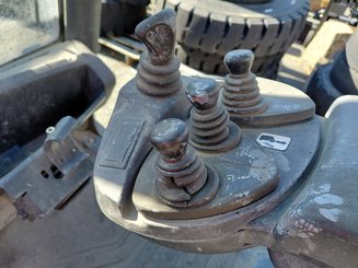 Empilhador de contrapeso 4 rodas Fenwick H25T - 3