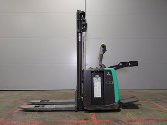 Levantador com plataforma dobrável Mitsubishi SBV12P