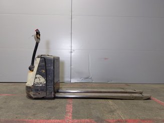 Porta-paletes eléctrico com condutor a pé Crown WP3020-2.0 - 4