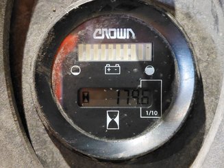 Stacker com condutor a pé Crown WF3000 10 - 7