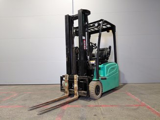 Empilhador de contrapeso 3 rodas Yale ERP15VTSWB - 1