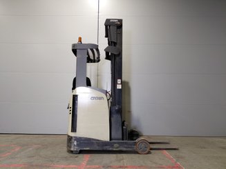 Empilhador retráctil Crown ESR 5260