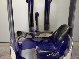 Empilhador retráctil Crown ESR 5260