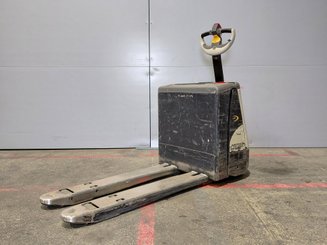 Porta-paletes eléctrico com condutor a pé Crown WP3020-2.0