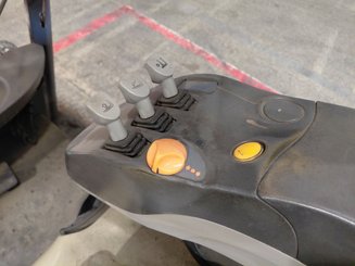 Empilhador de contrapeso 4 rodas Crown SCF6040-18 - 8