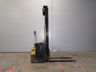 Stacker com condutor a pé Caterpillar NSP16N2