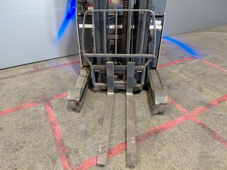 Empilhador retráctil Crown ESR 5260 - 8