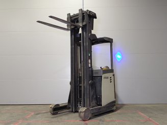 Empilhador retráctil Crown ESR 5260