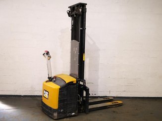 Stacker com condutor a pé Caterpillar NSP16NI