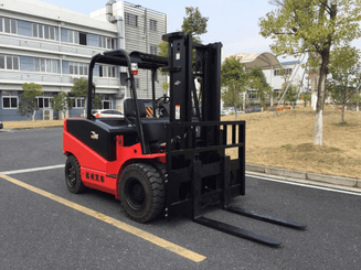 Empilhador de contrapeso 4 rodas