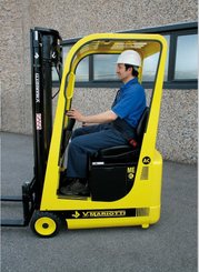 Empilhador de contrapeso 3 rodas Mariotti ME 8C - 1