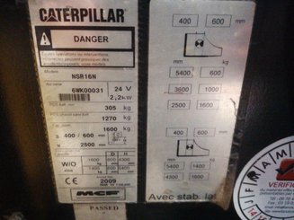 Stacker com condutor transportado Caterpillar NSR16N