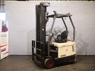 Empilhador de contrapeso 3 rodas