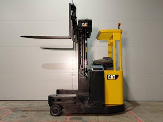 Empilhadores Retrácteis Multidirecionais Caterpillar NRM20K