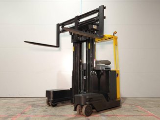 Empilhadores Retrácteis Multidirecionais Caterpillar NRM20K - 6