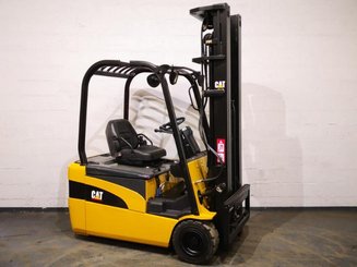 Empilhador de contrapeso 3 rodas Caterpillar EP20NT - 1