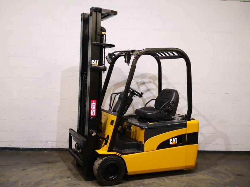 Empilhador de contrapeso 3 rodas Caterpillar EP20NT - 1